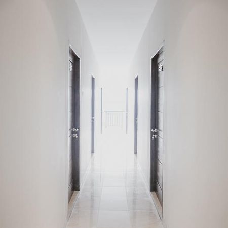 Reddoorz Near Taman Palem Hotel Jakarta Buitenkant foto